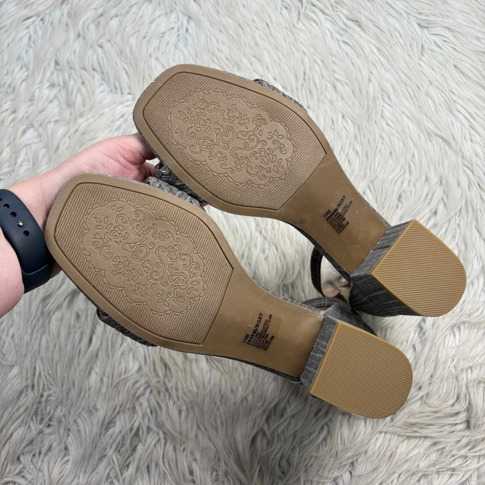 NWOB Maurices Women's 10 Roxy Fabric Woven Ankle Strap Block Heel Sandals Preppy